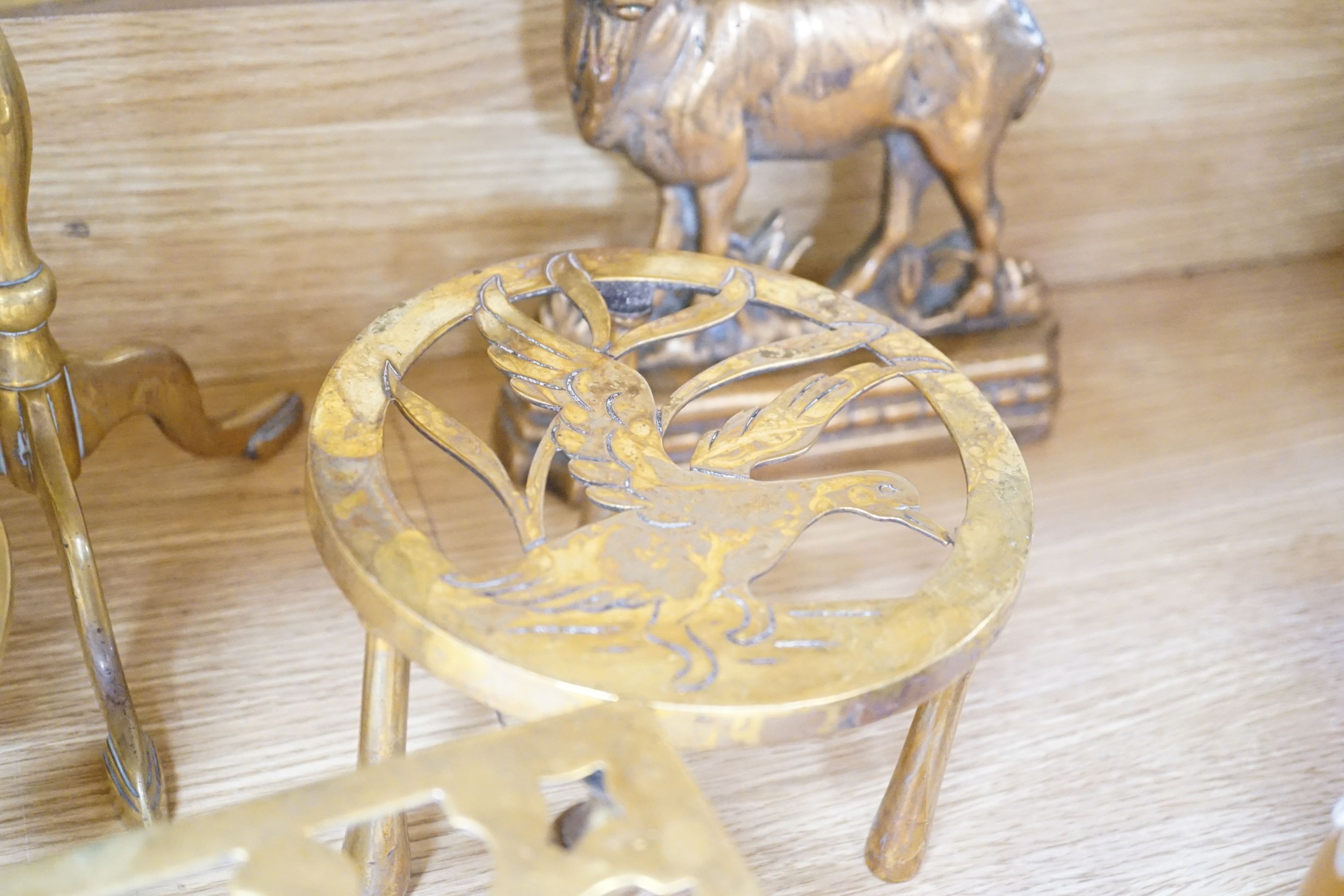 Assorted brass trivets and other brassware